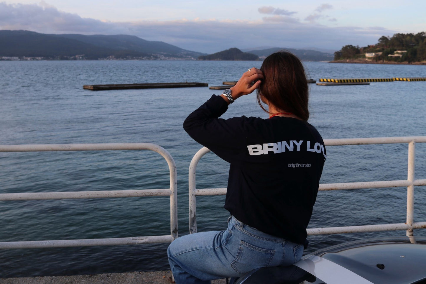 "Briny Love" Lettering - Camiseta Larga