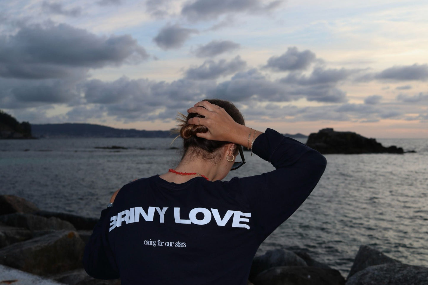 "Briny Love" Lettering - Camiseta Larga